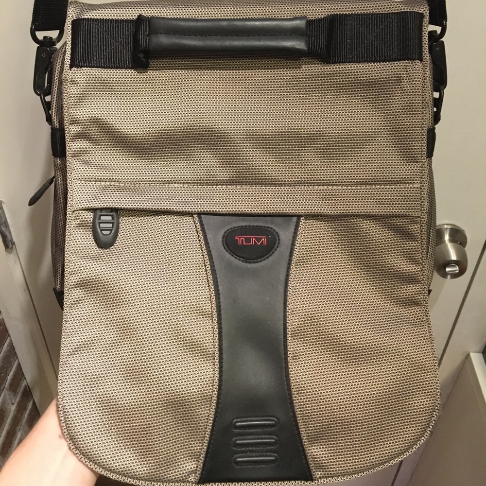 Tumi T2 crossbody computer bag briefcase